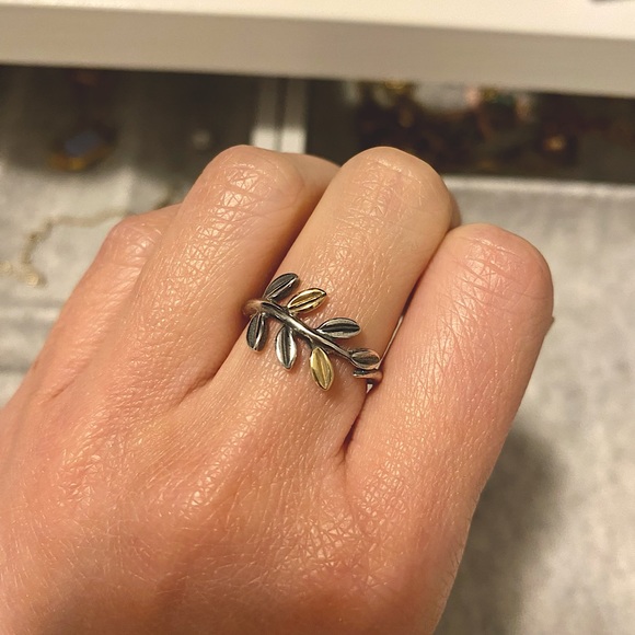 Pandora Laurel Leaf Ring in Silver and Gold - Picture 2 of 3